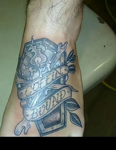 May be an illustration of one or more people, henna and text that says '12_22 27% BOUAD'